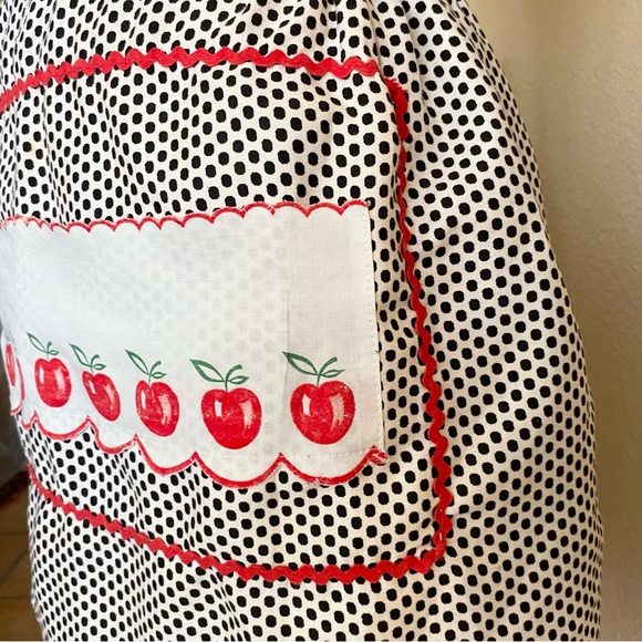 Apron ~ Vintage ~ Half Hostess Style ~ Black & White Polka Dots ~ Red Apples - Picture 4 of 6